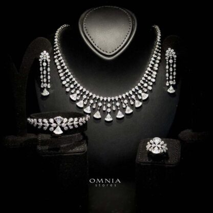 Omnia Camilla White