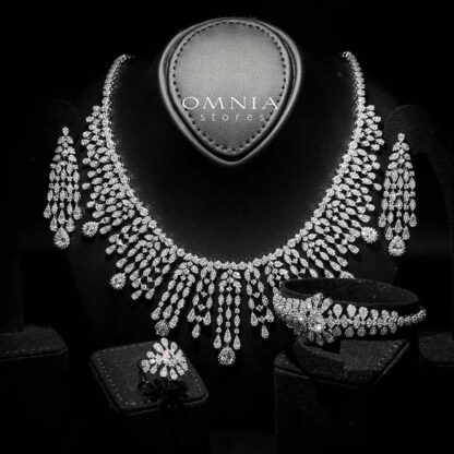 Omnia Adila White