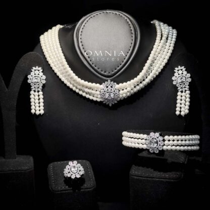 Omnia Seraphina White