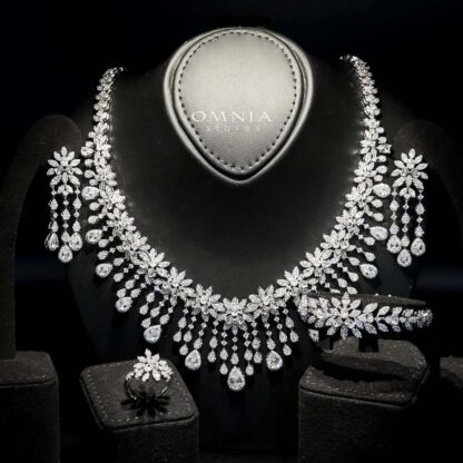 Omnia Anoud White