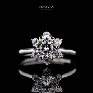 Omnia Silver Star Flower Ring in 92.5 Silver with High Quality Moissanite Stone