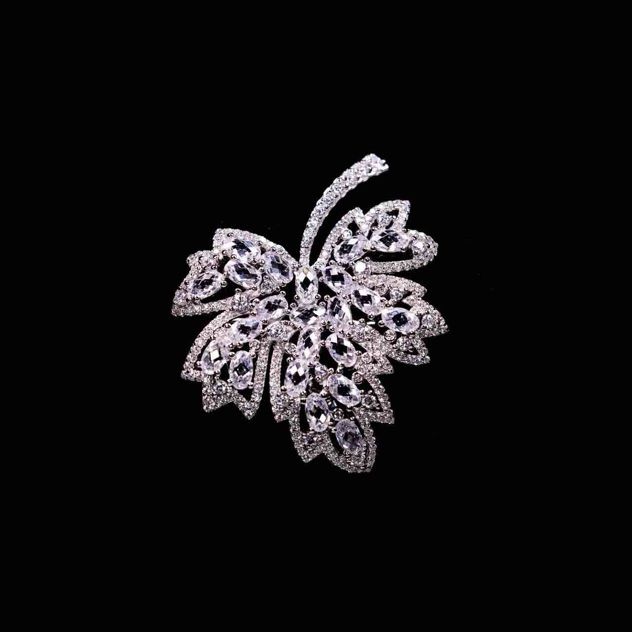 Omnia Muhja Leaf Silver brooch in 925 Silver High Quality Simulated diamonds - Image 2
