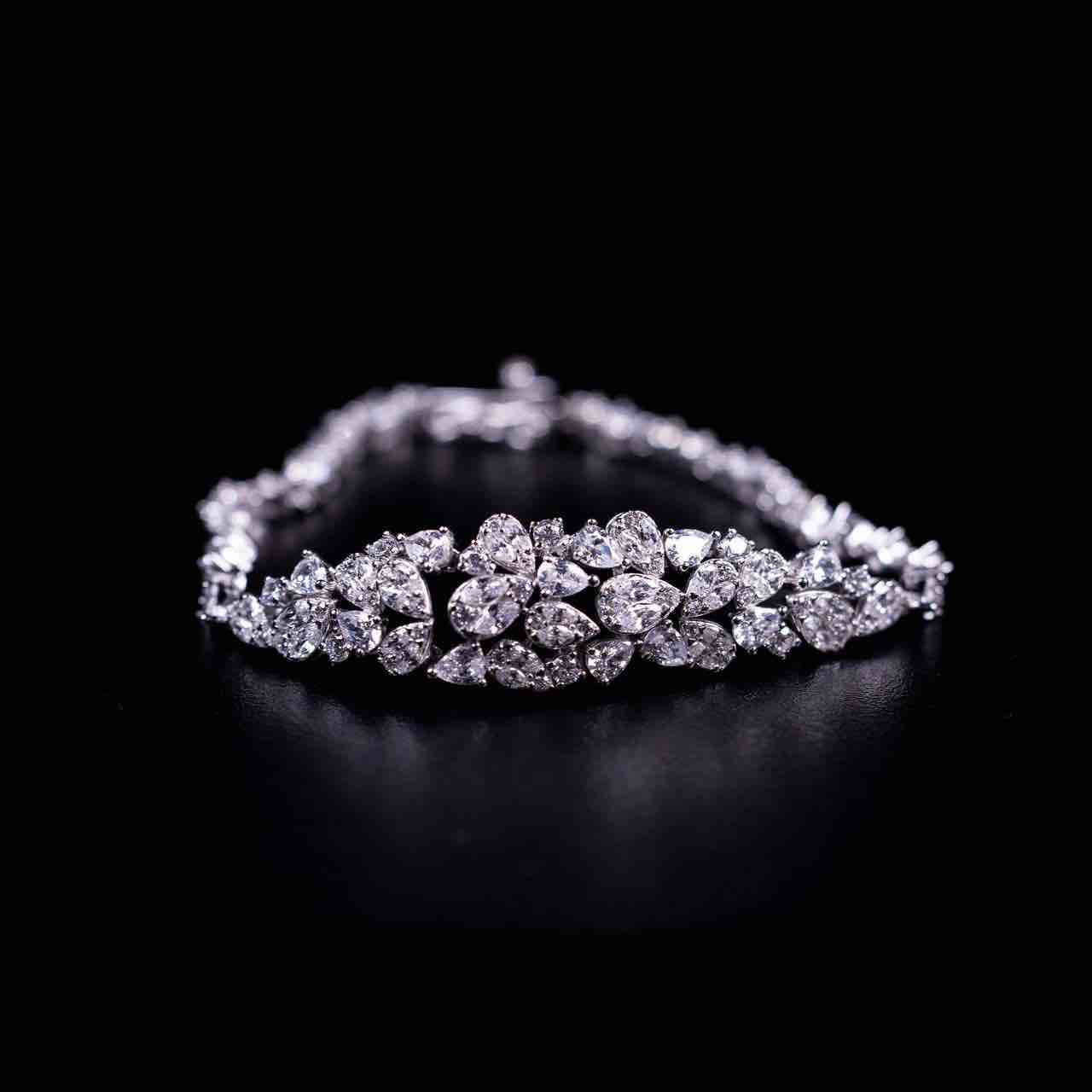 Omnia Nouf White Bridal Full Set in 925 Silver High Quality Simulated Diamonds - Image 3