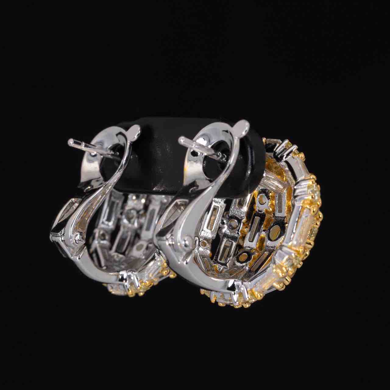 Omnia Lahna White and Yellow Clip Earrings With High Quality Simulated Diamonds In 925 Silver - Image 3