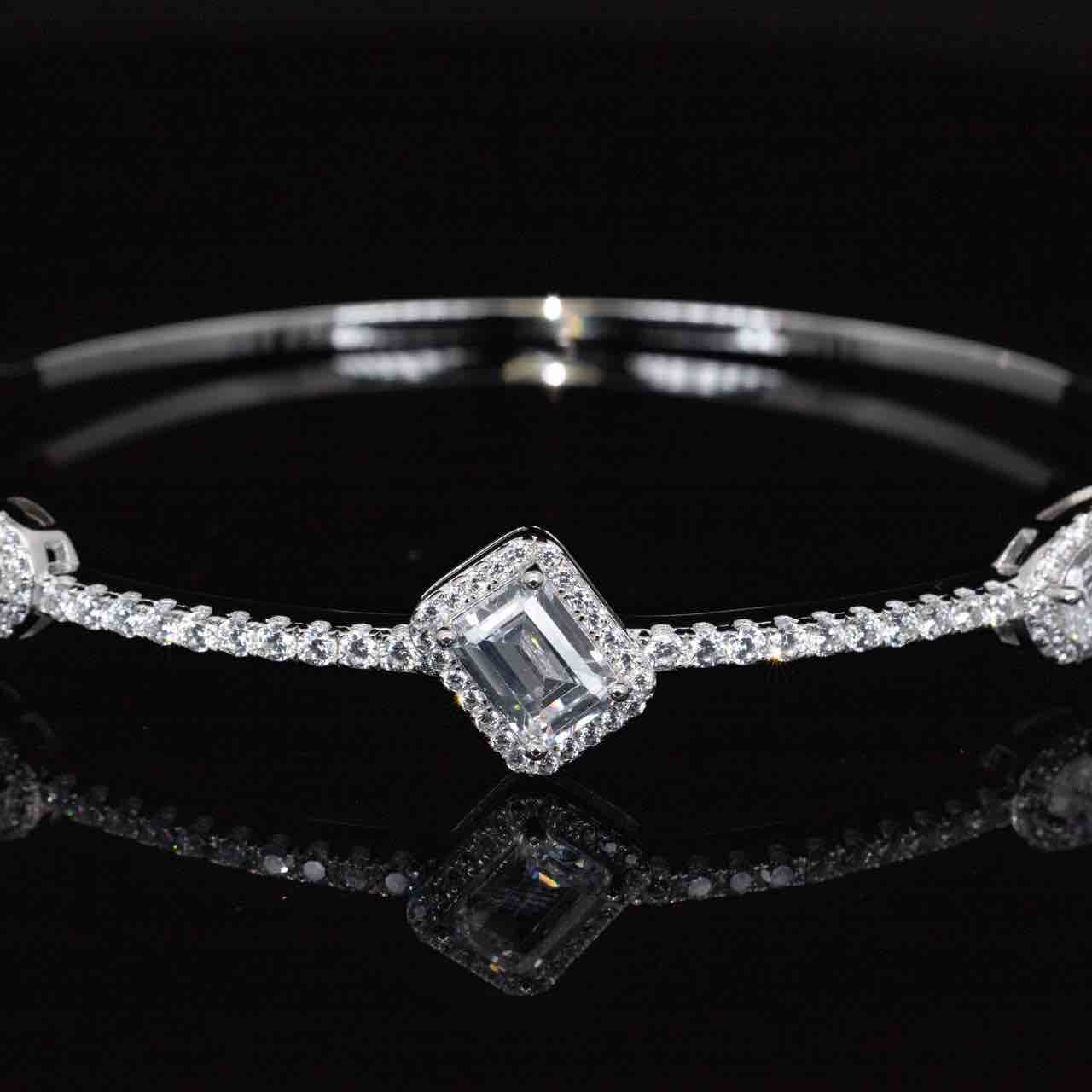 Omnia Eissha White Bangle With High Quality Simulated Diamonds In 925 Silver - Image 4