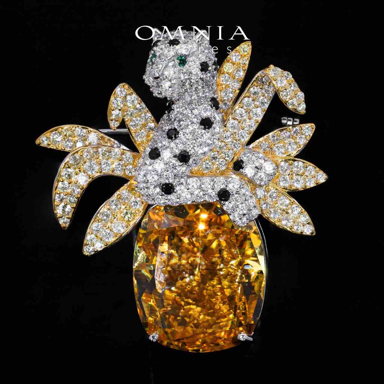 Kaylie Yellow Panther Brooch With High Quality Simulated Diamonds in 925 Silver