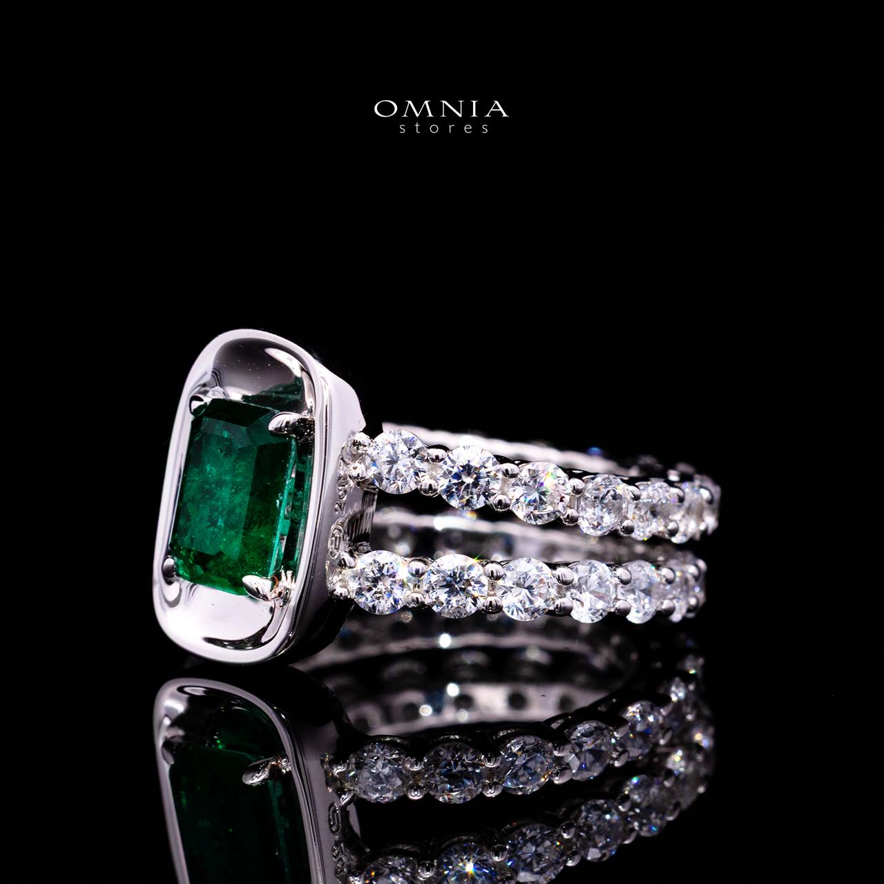 Kamili Green Ring with Certified High-Quality Premium Simulated Diamonds in 925 Sterling Silver - Image 2